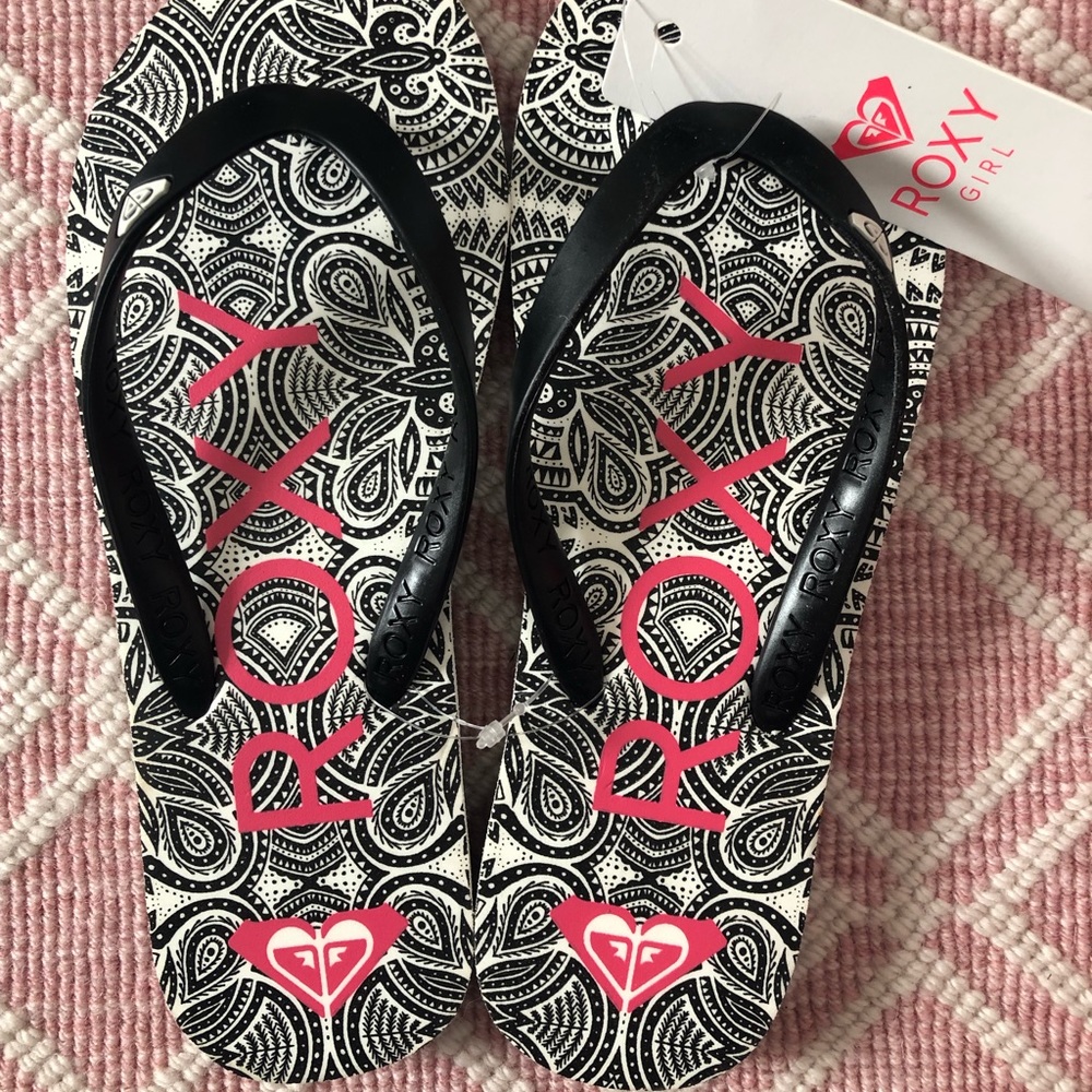 NWT Roxy Tribal Print Flip Flop Size 3.